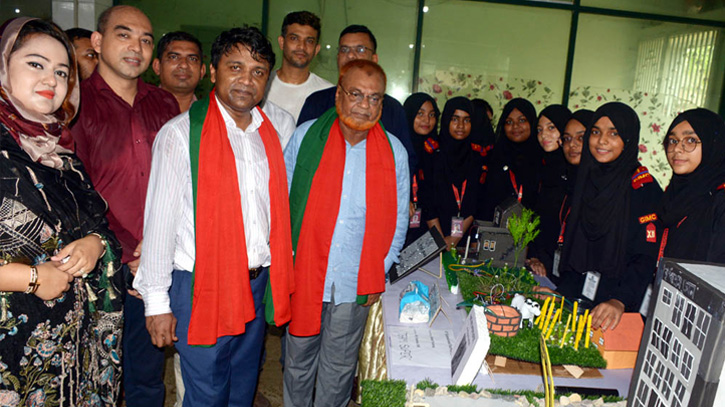 ‘ফেসবুকের চেয়ে বাবা মাকে সময় দেওয়া বেশি জরুরি’ ‘ফেসবুকের চেয়ে বাবা মাকে সময় দেওয়া বেশি জরুরি’