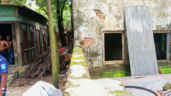 বন্দরে জমিসংক্রান্ত বিরোধে বসতঘরে হামলার অভিযোগ বন্দরে জমিসংক্রান্ত বিরোধে বসতঘরে হামলার অভিযোগ