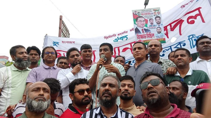 তারেক রহমানকে নিয়ে কটুক্তির প্রতিবাদে জেলা যুবদলের হুঁশিয়ারি তারেক রহমানকে নিয়ে কটুক্তির প্রতিবাদে জেলা যুবদলের হুঁশিয়ারি