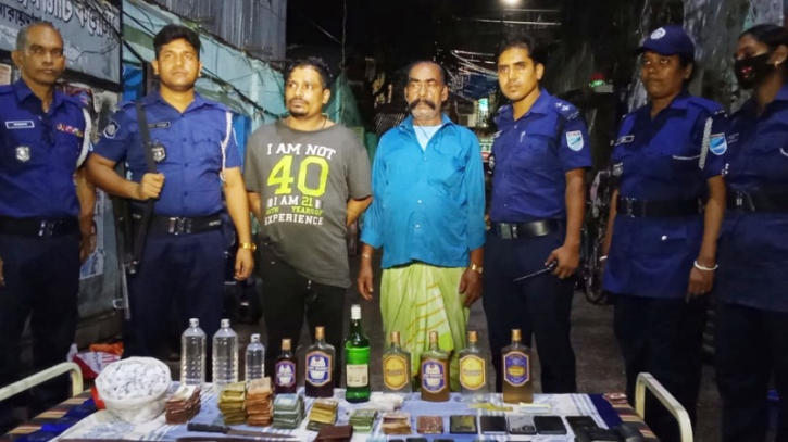 টানবাজারে যৌথ বাহিনীর অভিযান, মাদক-অস্ত্রসহ আটক ২ টানবাজারে যৌথ বাহিনীর অভিযান, মাদক-অস্ত্রসহ আটক ২