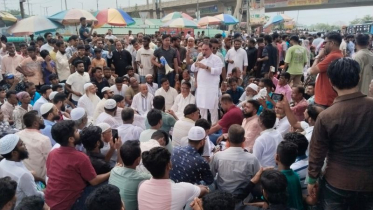 রূপগঞ্জে মামুন হত্যাকারীদের গ্রেপ্তার দাবিতে বিক্ষোভ ও সড়ক অবরোধ