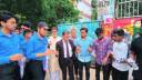 পরীক্ষার্থীদের মাঝে ছাত্রদলের স্যালাইন ও পানি বিতরণ