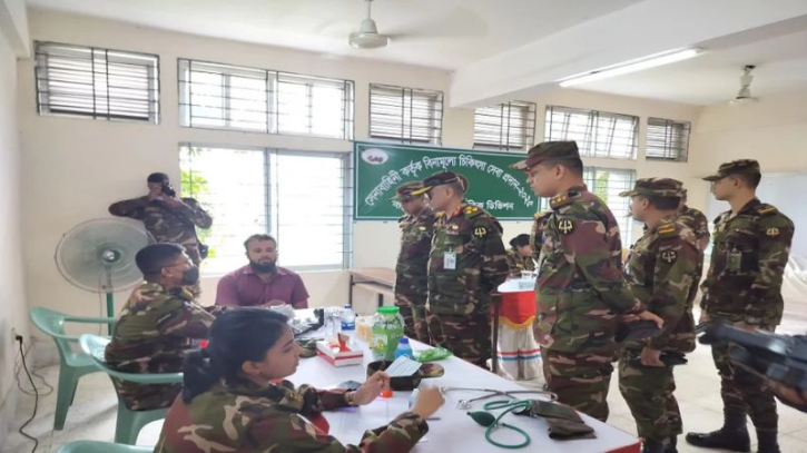 আড়াইহাজারে পাঁচ শতাধিক মানুষকে সেনাবাহিনীর স্বাস্থ্যসেবা প্রদান আড়াইহাজারে পাঁচ শতাধিক মানুষকে সেনাবাহিনীর স্বাস্থ্যসেবা প্রদান