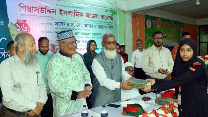 ’শিক্ষার্থীরা শিক্ষকদের টপকিয়ে গেলে একজন শিক্ষক খুশি হন’