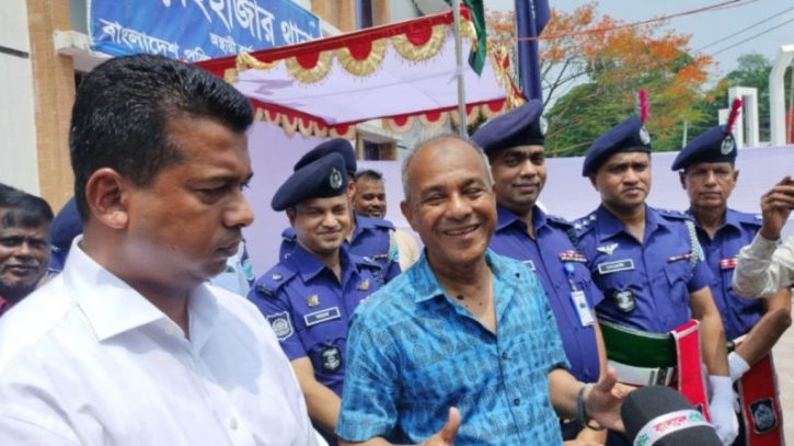 আড়াইহাজার ডাকাতি কবলিত এলাকা: স্বরাষ্ট্র উপদেষ্টা আড়াইহাজার ডাকাতি কবলিত এলাকা: স্বরাষ্ট্র উপদেষ্টা