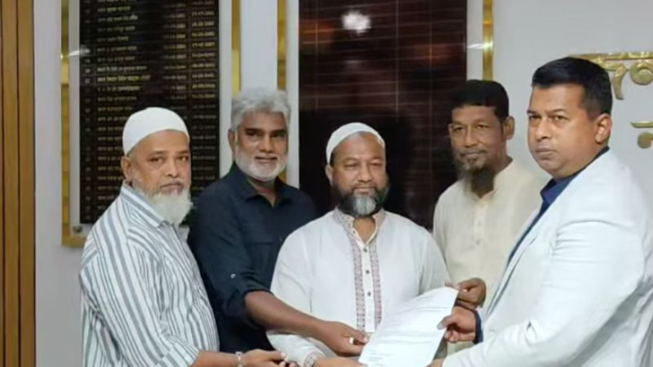 হাজিগঞ্জ পুলিশ বক্সে ২৪ ঘণ্টা পুলিশ মোতায়নের দাবি হাজিগঞ্জ পুলিশ বক্সে ২৪ ঘণ্টা পুলিশ মোতায়নের দাবি