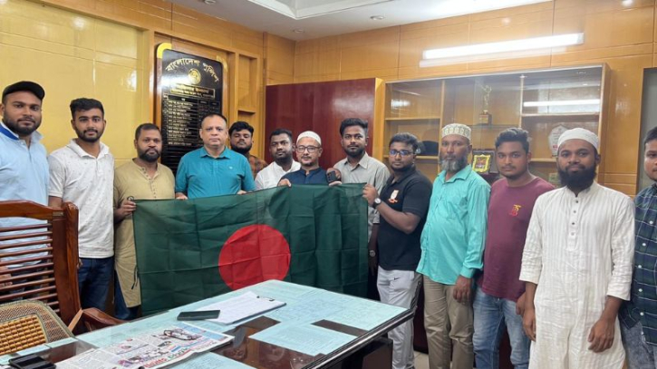 সদর ও ফতুল্লা থানার ওসির সঙ্গে এনসিপি নেতাদের সৌজন্য সাক্ষাৎ সদর ও ফতুল্লা থানার ওসির সঙ্গে এনসিপি নেতাদের সৌজন্য সাক্ষাৎ