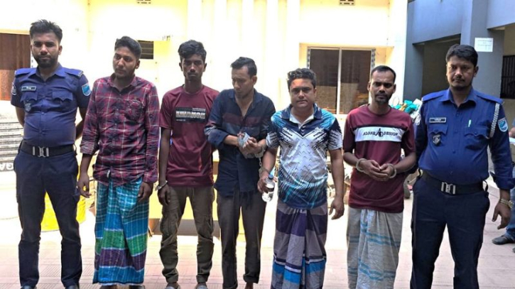 রূপগঞ্জে পুলিশের ওপর হামলার ঘটনায় দুই দিনে ১০ গ্রেপ্তার রূপগঞ্জে পুলিশের ওপর হামলার ঘটনায় দুই দিনে ১০ গ্রেপ্তার