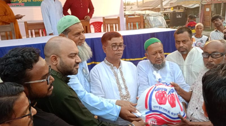 বন্দরে মুক্তিযোদ্ধের প্রজন্ম দলের উদ্যোগে ইফতার সামগ্রী বিতরণ বন্দরে মুক্তিযোদ্ধের প্রজন্ম দলের উদ্যোগে ইফতার সামগ্রী বিতরণ