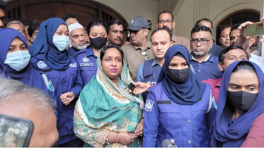 রাতভর অপেক্ষার পর সকালে আইভী গ্রেপ্তার, এলাকাবাসীর বিক্ষোভ