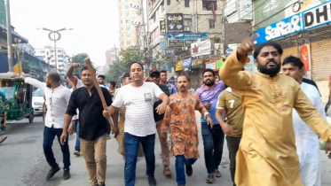 আইভীকে বহনকারী পুলিশের গাড়িতে যুবদলের নেতাকর্মীদের হামলা