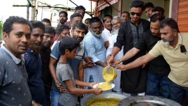 সিদ্ধিরগঞ্জে স্বেচ্ছাসেবক দলের দোয়া মাহফিল ও খাবার বিতরণ