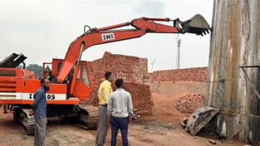 আড়াইহাজারে অবৈধ ইটভাটায় অভিযান, কিলন গুঁড়িয়ে কার্যক্রম বন্ধ