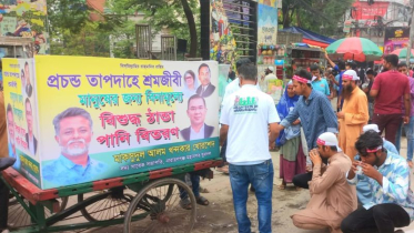 মে দিবসে মানুষের পাশে খোরশেদ, শীতল পানি ও হাতপাখা বিতরণ