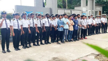 তিন দফা দাবিতে মেরিন টেকনোলজির শিক্ষার্থীদের আন্দোলন