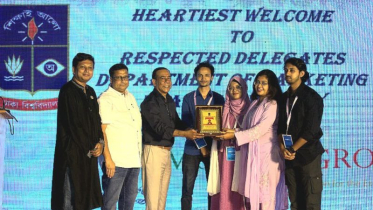 মডেল গ্রুপের ফ্যাক্টরিতে ঢাবির মার্কেটিং বিভাগের শিক্ষার্থীরা