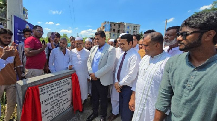 রূপগঞ্জে ১৫ হাজার গাছ লাগানোর ঘোষণা ডিসির রূপগঞ্জে ১৫ হাজার গাছ লাগানোর ঘোষণা ডিসির