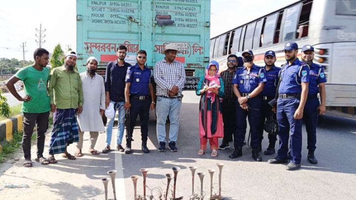 শব্দদূষণবিরোধী অভিযানে জরিমানা ও হর্ণ জব্দ শব্দদূষণবিরোধী অভিযানে জরিমানা ও হর্ণ জব্দ