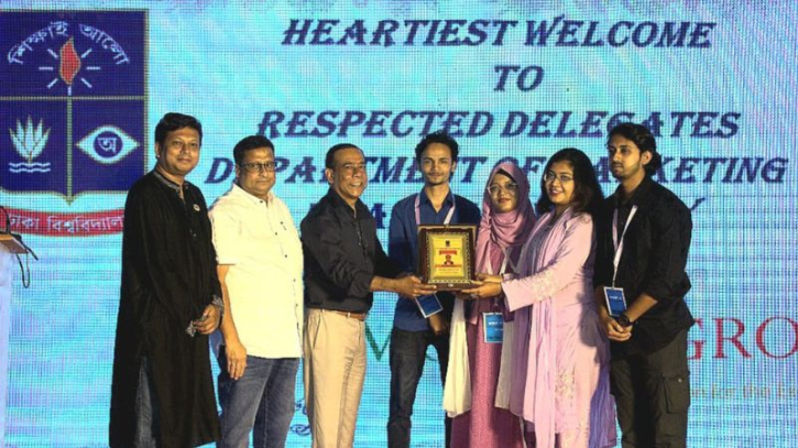 মডেল গ্রুপের ফ্যাক্টরিতে ঢাবির মার্কেটিং বিভাগের শিক্ষার্থীরা মডেল গ্রুপের ফ্যাক্টরিতে ঢাবির মার্কেটিং বিভাগের শিক্ষার্থীরা