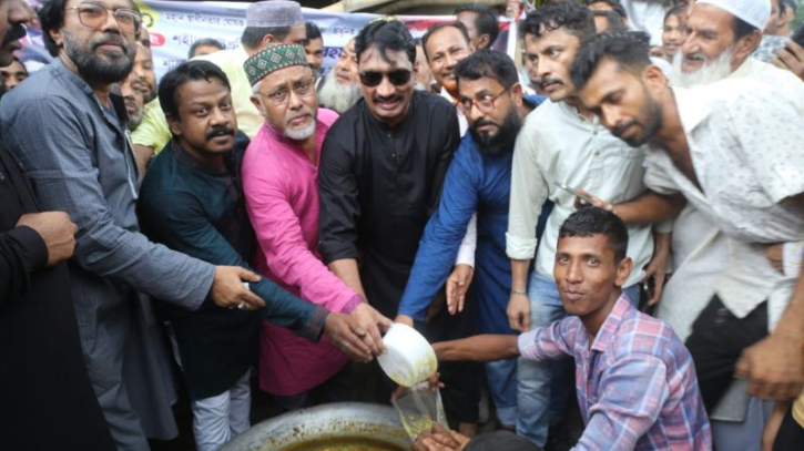 মহানগর কৃষক দলের দোয়া মাহফিল ও খাবার বিতরণ অনুষ্ঠানে জাকির খান মহানগর কৃষক দলের দোয়া মাহফিল ও খাবার বিতরণ অনুষ্ঠানে জাকির খান
