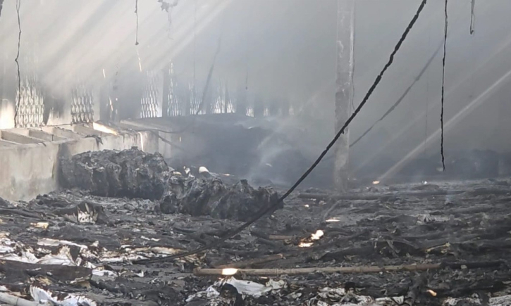 রূপগঞ্জে ঝুটের গোডাউনে আগুন