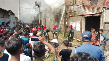বন্দরে তুলার প্রেস হাউজে ভয়াবহ অগ্নিকাণ্ড বন্দরে তুলার প্রেস হাউজে ভয়াবহ অগ্নিকাণ্ড