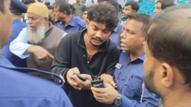 শহীদ মিনারে বাউলদের কর্মসূচির ব্যানার ছিঁড়ে যুবক আটক