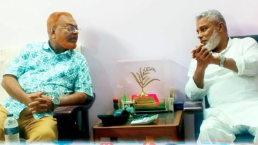 গিয়াসউদ্দিনের দোয়া নিলেন মান্নান