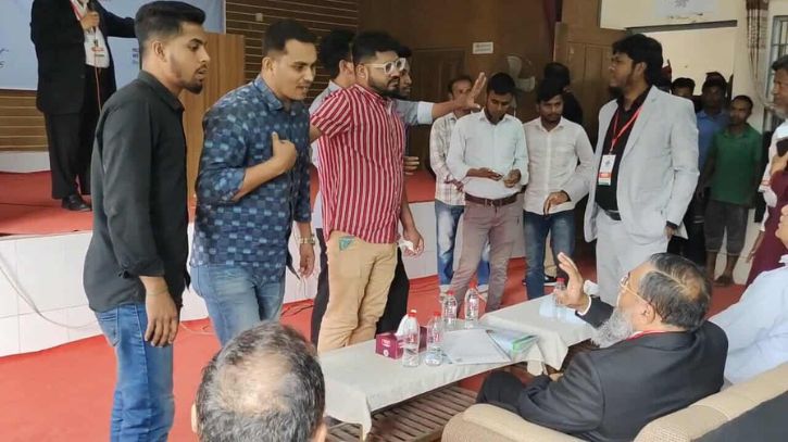 তোলারাম কলেজে তোপের মুখে হাতেম, ‘ফ্যাসিস্টের দোসর’ স্লোগান