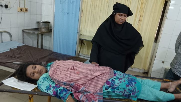 র‌্যাবের অভিযান টের পেয়ে সন্ত্রাসীর গুলিতে নারী গুলিবিদ্ধ