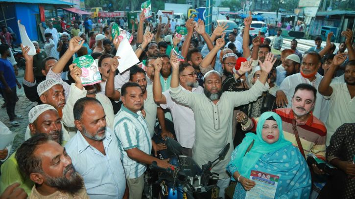 মদনপুরে মাসুদুজ্জামানের পক্ষে গণসংযোগ ও লিফলেট বিতরণ