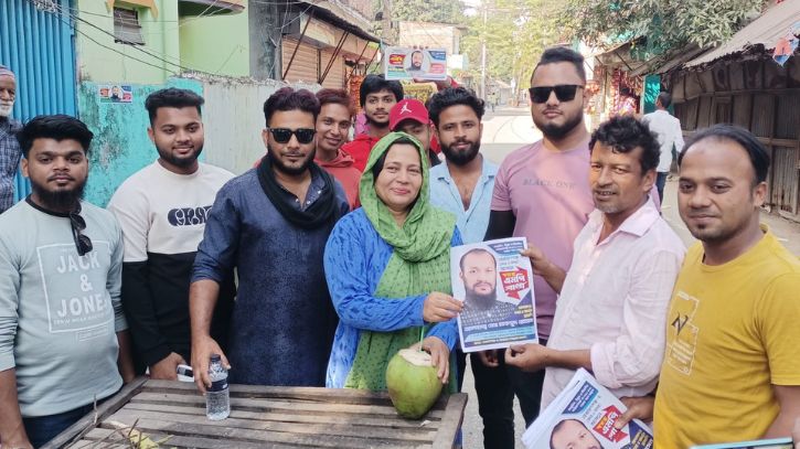 ২০নং ওয়ার্ডে স্বতন্ত্র প্রার্থী মাকসুদের পক্ষে গণসংযোগ