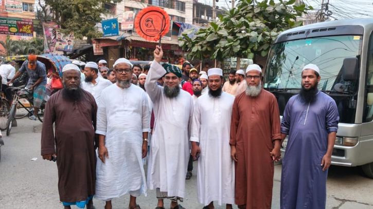 ১৩নং ওয়ার্ডে হাতপাখার গণসংযোগ