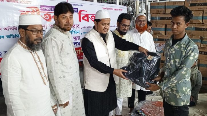 শ্রমিক কল্যাণ ফেডারেশনের উদ্যোগে শীতবস্ত্র বিতরণ