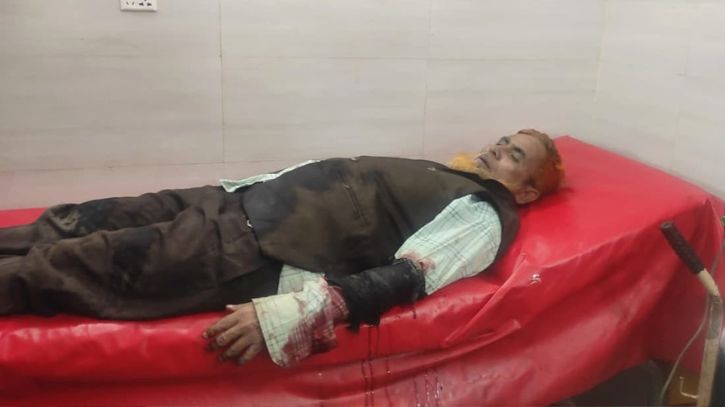 সোনারগাঁয়ে সুতা ব্যবসায়ীকে কুপিয়ে ৪ লক্ষাধিক টাকা ছিনতাই