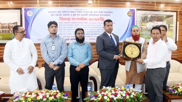 অবসরপ্রাপ্ত ভূমি কর্মকর্তাদের দেশের কল্যাণে কাজ করার আহ্বান ডিসির অবসরপ্রাপ্ত ভূমি কর্মকর্তাদের দেশের কল্যাণে কাজ করার আহ্বান ডিসির