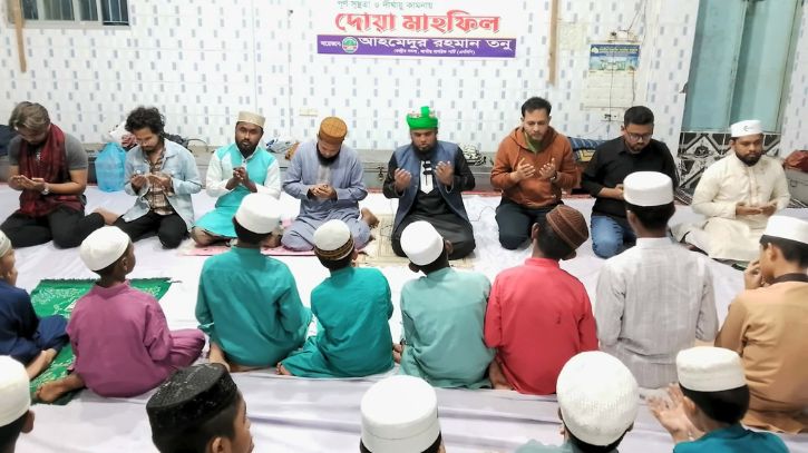 খালেদা জিয়ার সুস্থতা কামনায় এনসিপি নেতা তনুর উদ্যোগে দোয়া