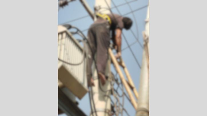 সিদ্ধিরগঞ্জে ট্রান্সফর্মার স্থাপনের সময় শ্রমিমের মৃত্যু, আহত ২