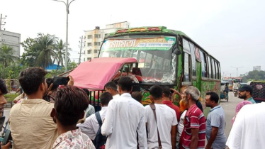 মৌমিতা বাসের ধাক্কায় নিহত ১:  চালক-হেলপারকে মারধর, বাসে আগুন