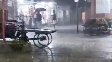 অতিরিক্ত বৃষ্টিপাতে বন্দরের নিম্নাঞ্চলে জলাবদ্ধতা