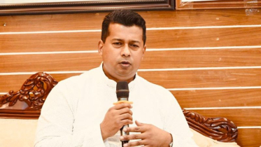 অসহায় পরিবারের পাশে দাঁড়িয়ে প্রশংসিত নারায়ণগঞ্জের ডিসি