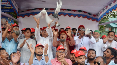 শান্তির পায়রা হাতে একমঞ্চে মাসুদুজ্জামান-সাখাওয়াত-টিপু শান্তির পায়রা হাতে একমঞ্চে মাসুদুজ্জামান-সাখাওয়াত-টিপু