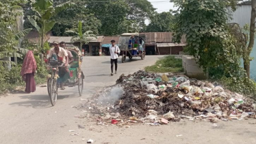 ২১নং ওয়ার্ডে রাস্তায় ময়লার ভাগাড়, ভোগান্তিতে পথচারীরা ২১নং ওয়ার্ডে রাস্তায় ময়লার ভাগাড়, ভোগান্তিতে পথচারীরা