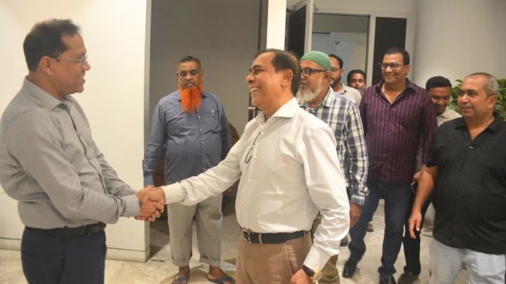 কদমরসূল সেতুর অগ্রগতি নিয়ে নাসিক সিইওর সঙ্গে মাসুদুজ্জামানের বৈঠক কদমরসূল সেতুর অগ্রগতি নিয়ে নাসিক সিইওর সঙ্গে মাসুদুজ্জামানের বৈঠক
