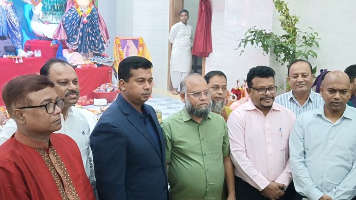 পূজা মণ্ডপ পরিদর্শনে সমাজকল্যাণ সচিব