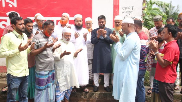 যুবদল নেতা রনির উদ্যোগে সড়ক সংস্কার
