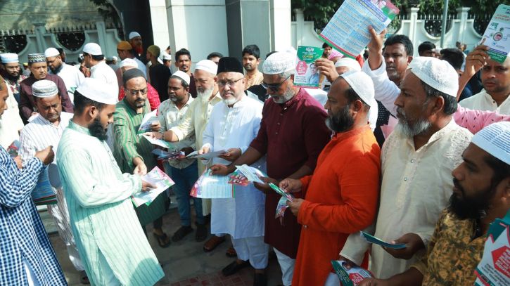 মাসুদুজ্জামানের নির্দেশনায় ৩১ দফার গণসংযোগ মাসুদুজ্জামানের নির্দেশনায় ৩১ দফার গণসংযোগ