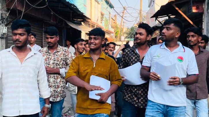 সোনারগাঁয়ে ছাত্রদলের লিফলেট বিতরণ কর্মসূচি সোনারগাঁয়ে ছাত্রদলের লিফলেট বিতরণ কর্মসূচি
