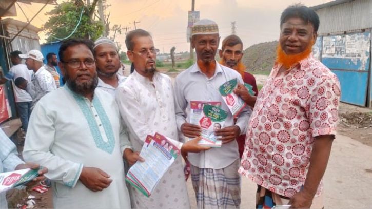 মুসাপুর ইউনিয়নে মাসুদুজ্জামানের পক্ষে লিফলেট বিতরণ মুসাপুর ইউনিয়নে মাসুদুজ্জামানের পক্ষে লিফলেট বিতরণ