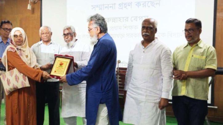 বিদ্যানিকেতনে ২২ গুণী প্রাথমিক বিদ্যালয়ের প্রধান শিক্ষককে সম্মাননা প্রদান বিদ্যানিকেতনে ২২ গুণী প্রাথমিক বিদ্যালয়ের প্রধান শিক্ষককে সম্মাননা প্রদান